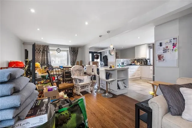 Additional image 18 of 15 Rosewood Ave