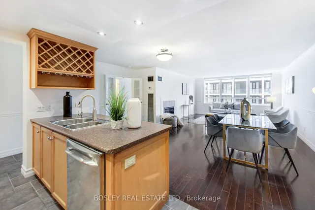 Additional image 4 of 633 Bay St Unit 2005