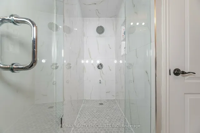 Additional image 34 of 8 Herringbone Cres