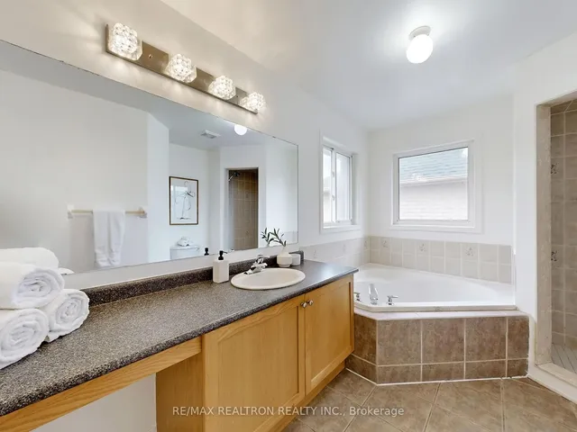 Additional image 23 of 8 Grackle Tr