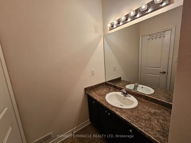 Additional image 25 of 13 Goulston St