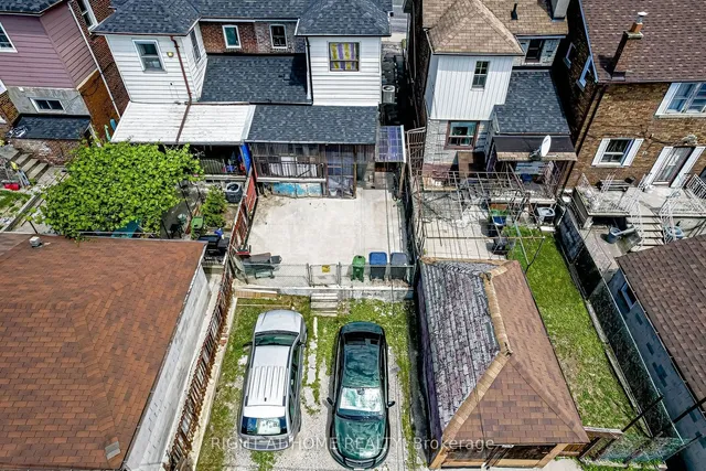 Additional image 11 of 1994 Dufferin St