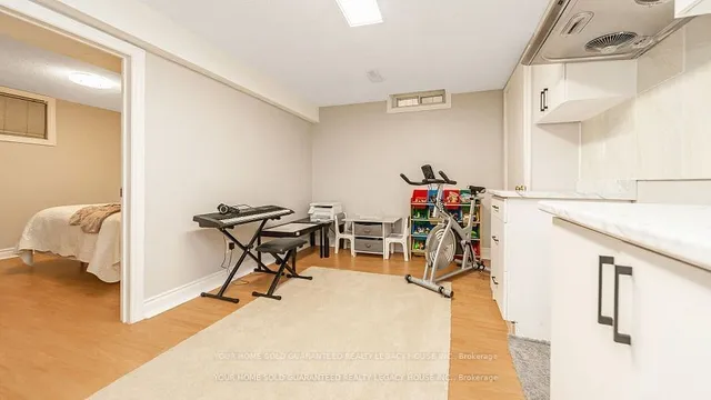 Additional image 28 of 60 Roehampton Cres