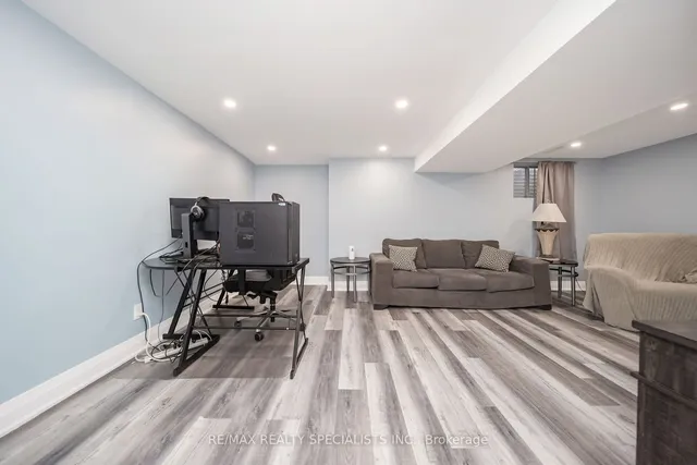 Additional image 31 of 3 Greenwich Circ