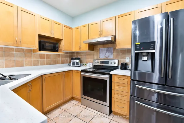 Additional image 2 of 13 Stable Gate