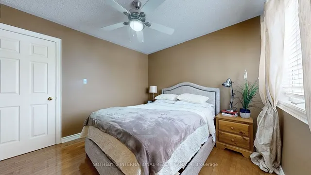 Additional image 27 of 19 Hollowgrove Blvd