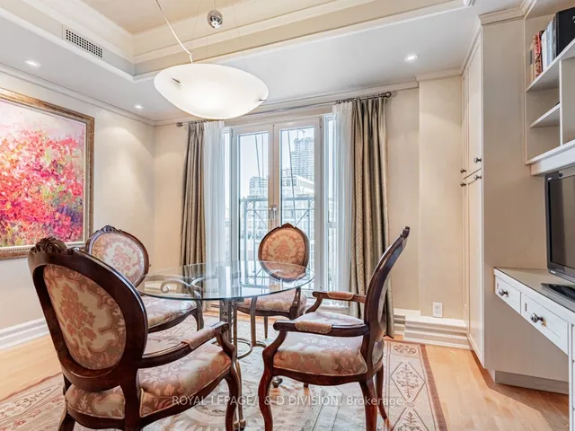 Additional image 16 of 38 Avenue Rd Unit 808