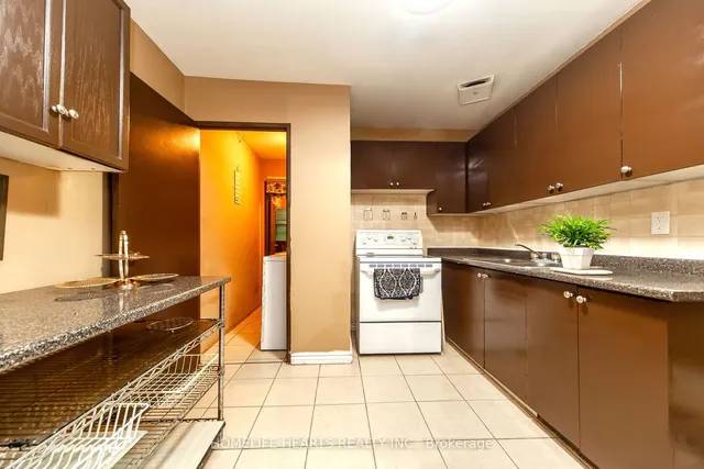 Additional image 6 of 1690 Victoria Park Ave Unit 102