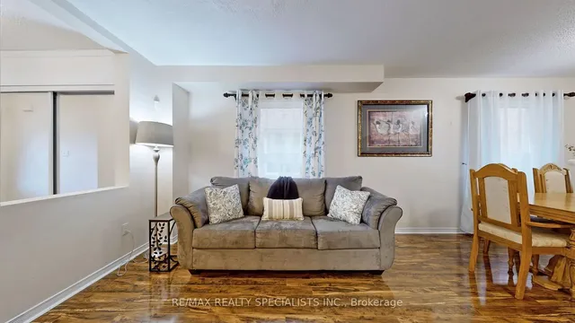 Additional image 5 of 66 Vintage Gate