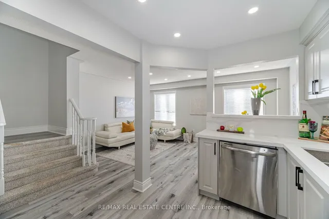 Additional image 11 of 120 Railroad St Unit 14