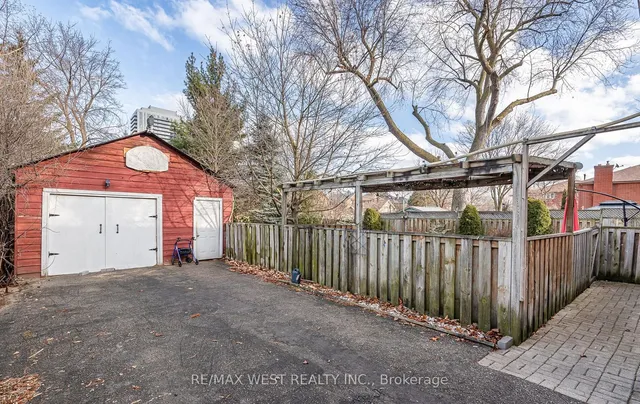 Additional image 34 of 66 McMurchy Ave