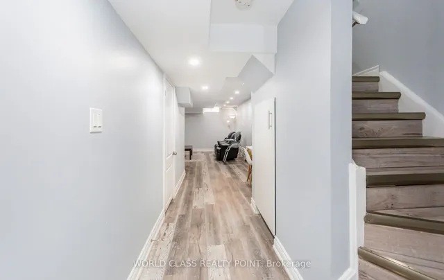 Additional image 33 of 17 Manett Cres