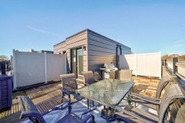 Additional image 30 of 51 Florence St Unit Th1