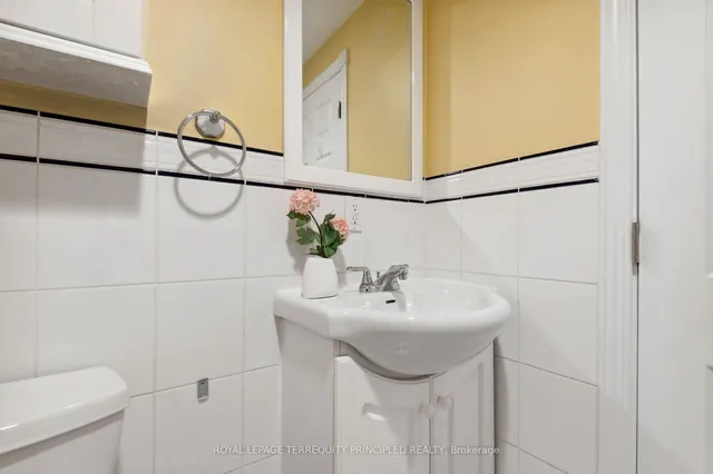 Additional image 21 of 39 Oakwood Ave