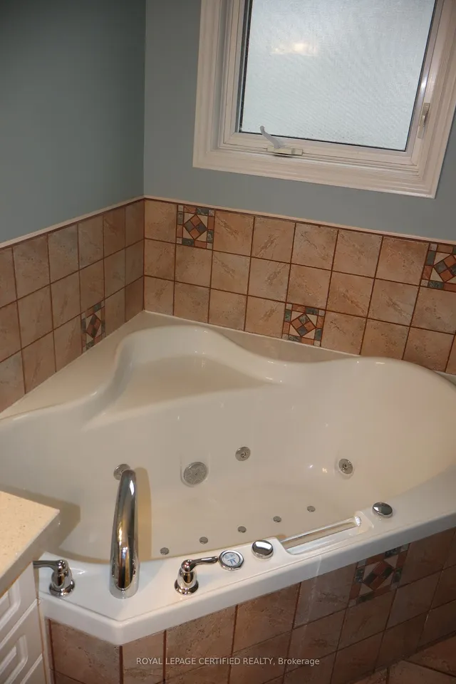 Additional image 15 of 35 Ladore Dr