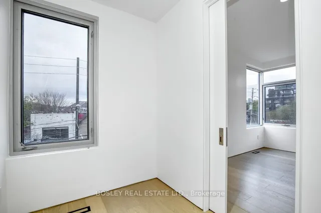 Additional image 10 of 899 Dundas St