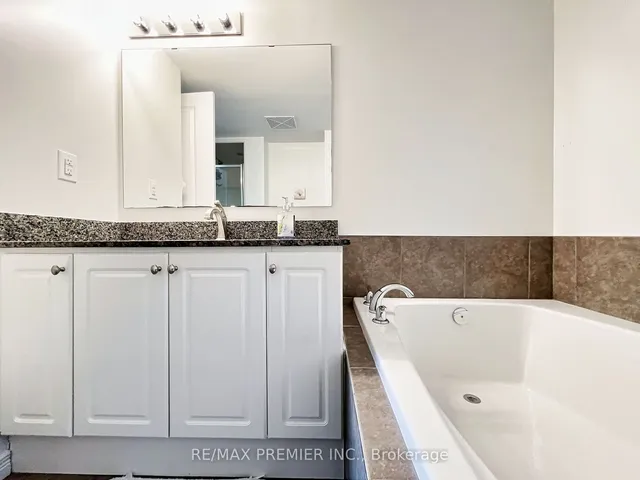 Additional image 23 of 9 George St Unit 811