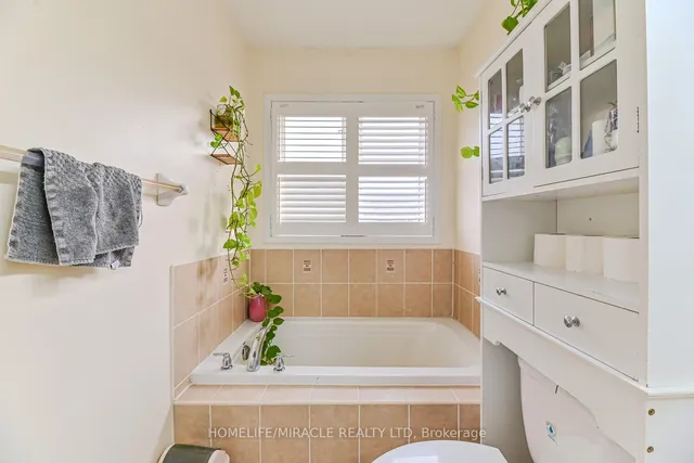 Additional image 21 of 169 Crystal Glen Cres