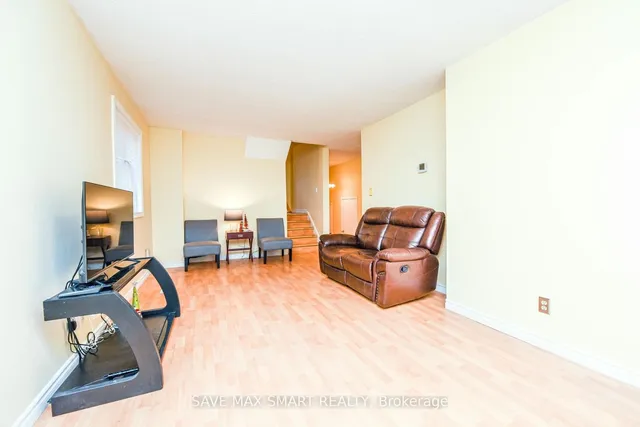 Additional image 22 of 10 Keewatin Gate