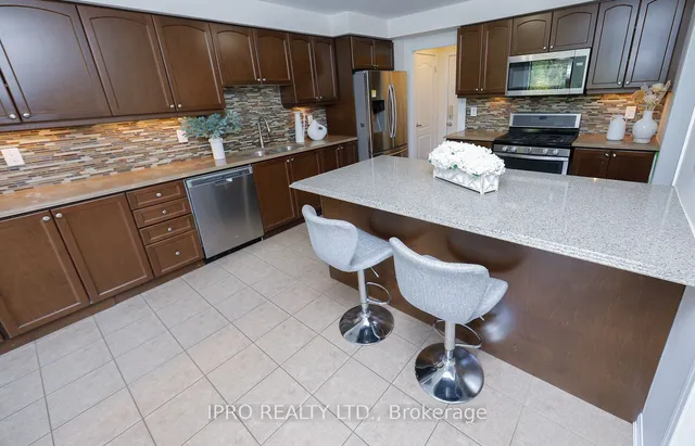 Additional image 11 of 74 Aylesbury Dr