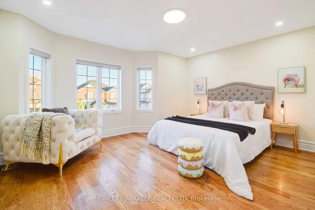 Additional image 27 of 55 Lyndbrook Cres