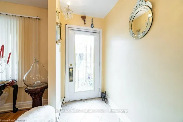 Additional image 3 of 13 Rolyat St