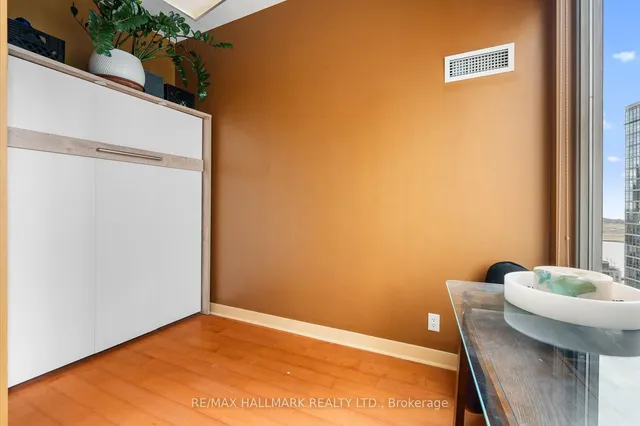 Additional image 20 of 81 Navy Wharf Crt Unit 3803