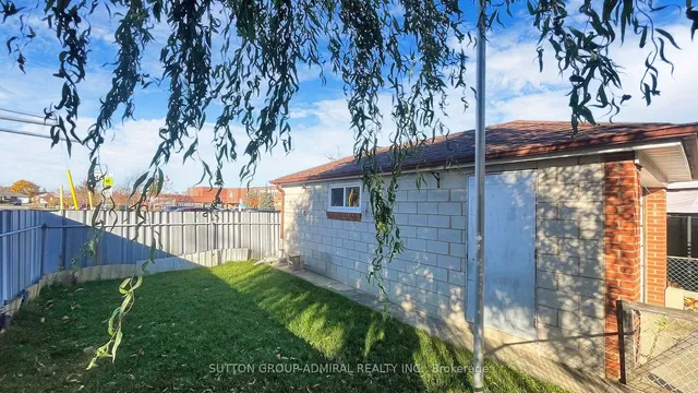 Additional image 30 of 48 Dubray Ave