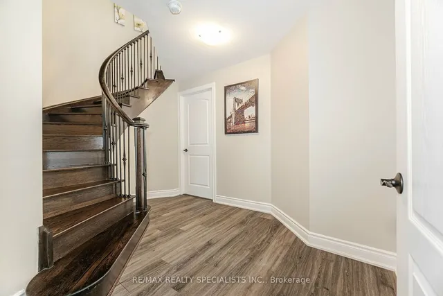 Additional image 28 of 8 Herringbone Cres