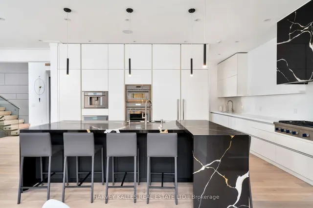 Additional image 11 of 837 ROYAL YORK Rd