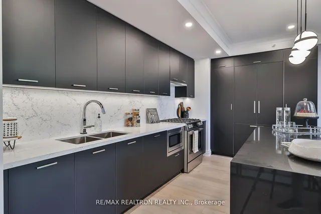 Additional image 7 of 285 Avenue Rd Unit 502