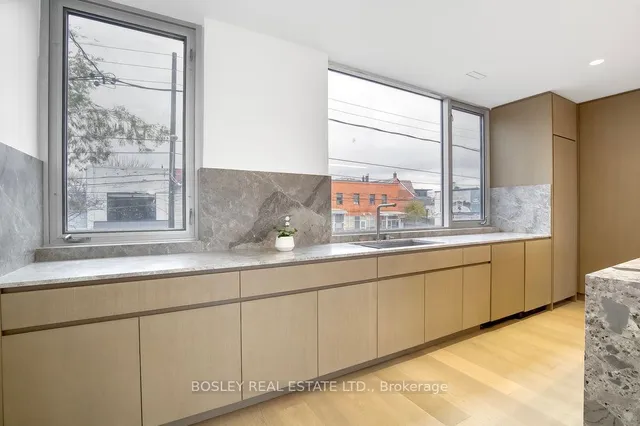 Additional image 2 of 899 Dundas St