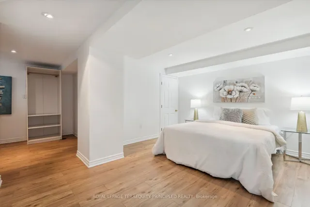 Additional image 23 of 39 Oakwood Ave