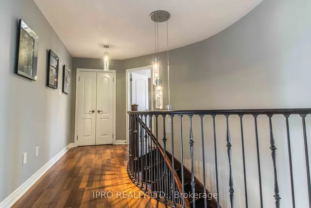 Additional image 11 of 4 Quatro Cres