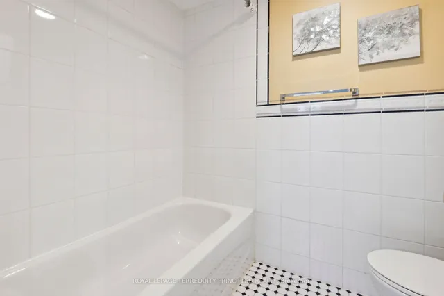 Additional image 30 of 39 Oakwood Ave