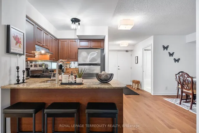 Additional image 9 of 225 Wellesley St Unit 216