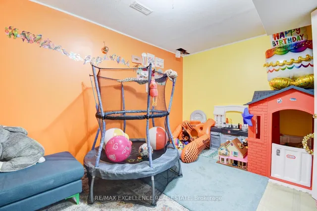 Additional image 32 of 54 Whiteface Cres