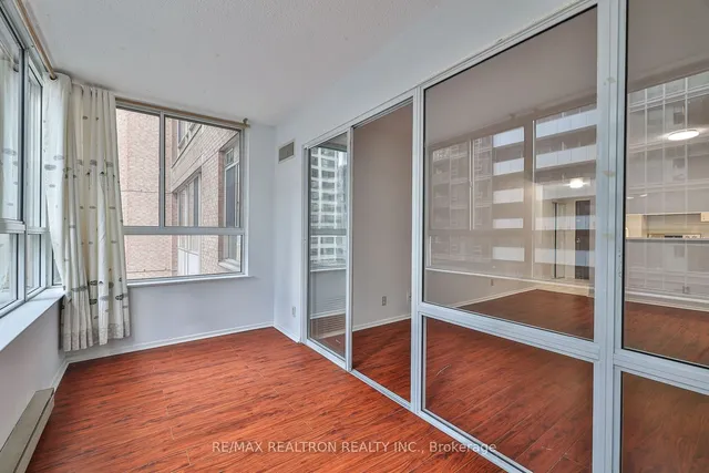 Additional image 10 of 44 Gerrard St Unit 811