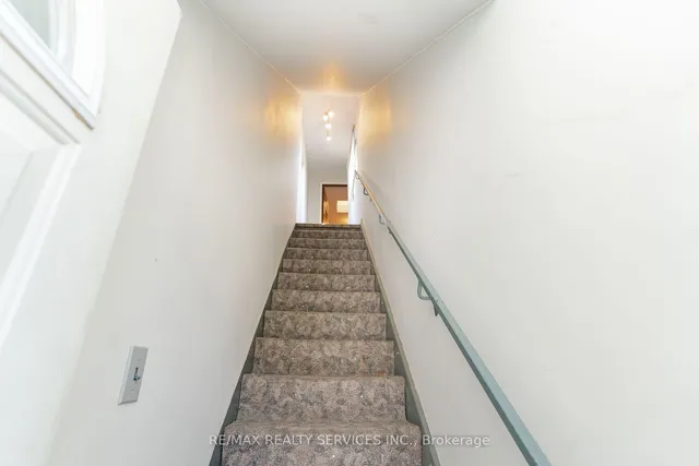 Additional image 24 of 1652 Jane St