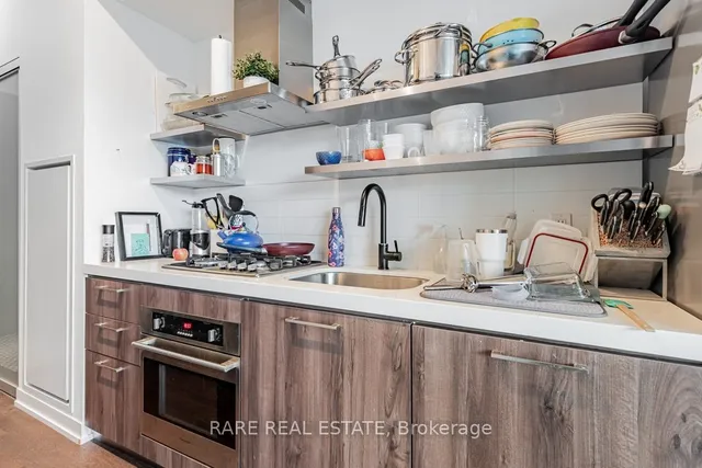Additional image 8 of 560 King St Unit 1004