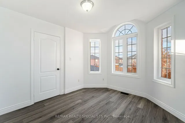 Additional image 23 of 32 Giza Cres