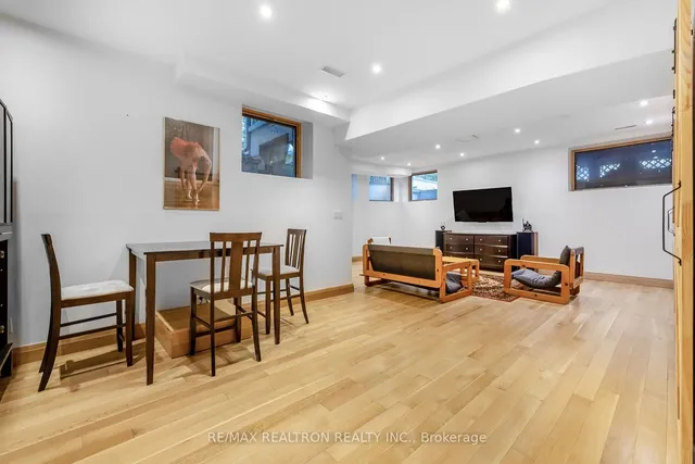 Additional image 25 of 98 Burbank Dr