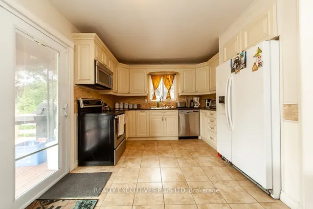 Additional image 27 of 46 Lorraine Cres