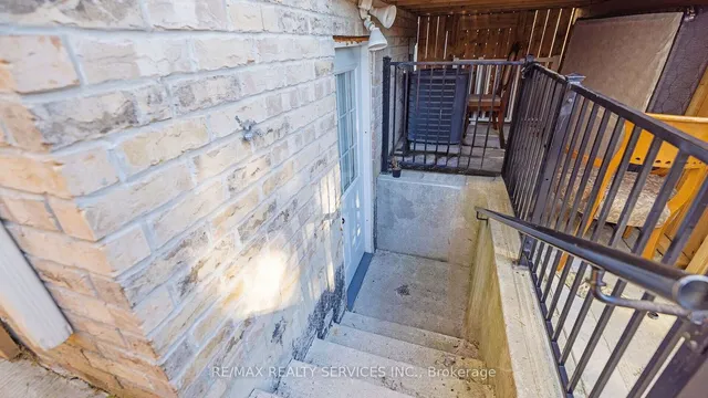 Additional image 30 of 76 Elmcrest Dr