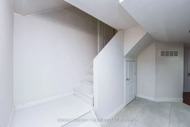 Additional image 39 of 32 Charger Lane