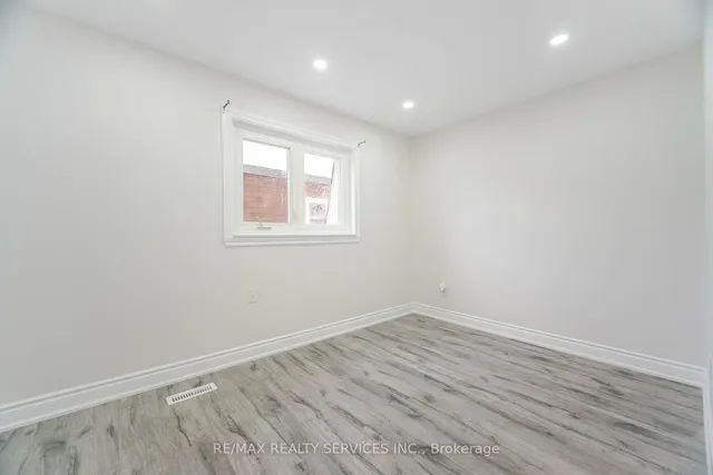 Additional image 26 of 41 Town House Cres