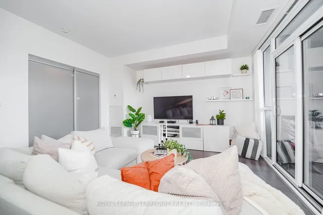 Additional image 15 of 501 St. Clair Ave Unit 301