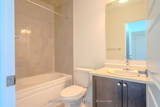 Additional image 8 of 4 Plume St