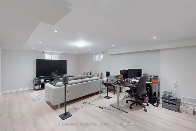 Additional image 29 of 896 Kennedy Rd