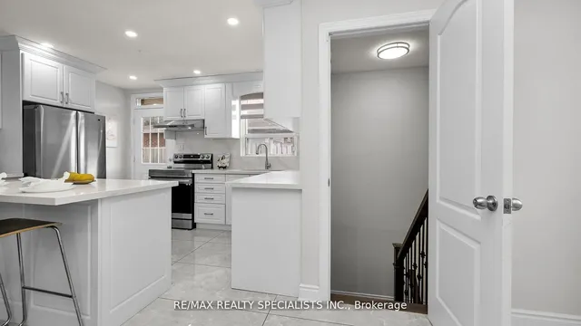 Additional image 19 of 16 Drake Blvd